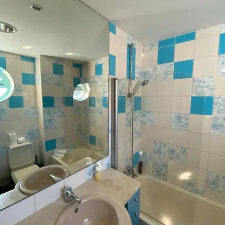 Marina Pool & Sea Apartment