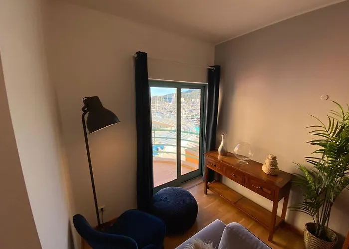 Marina Pool & Sea Apartament *