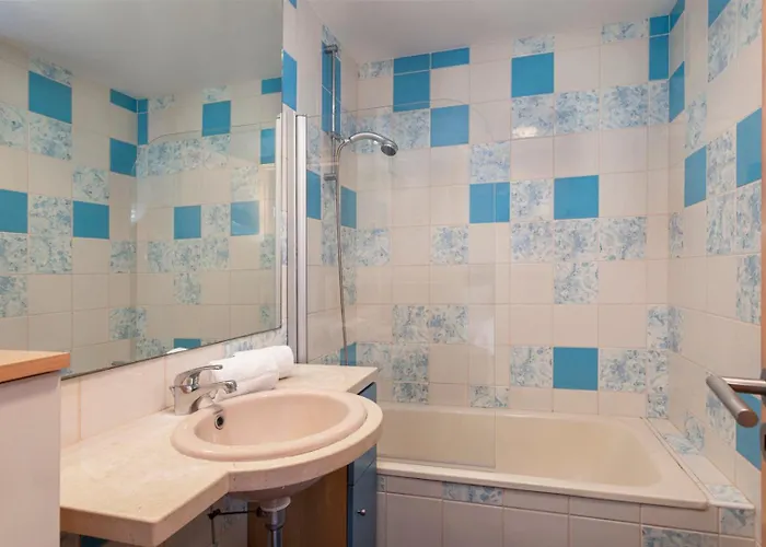 Marina Pool & Sea Apartament